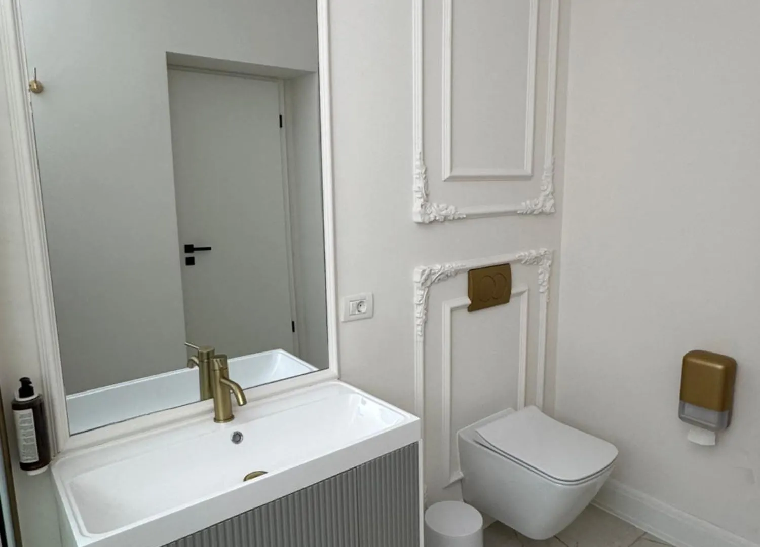 Pensjonat House4You - Praporgescu Bukareszt