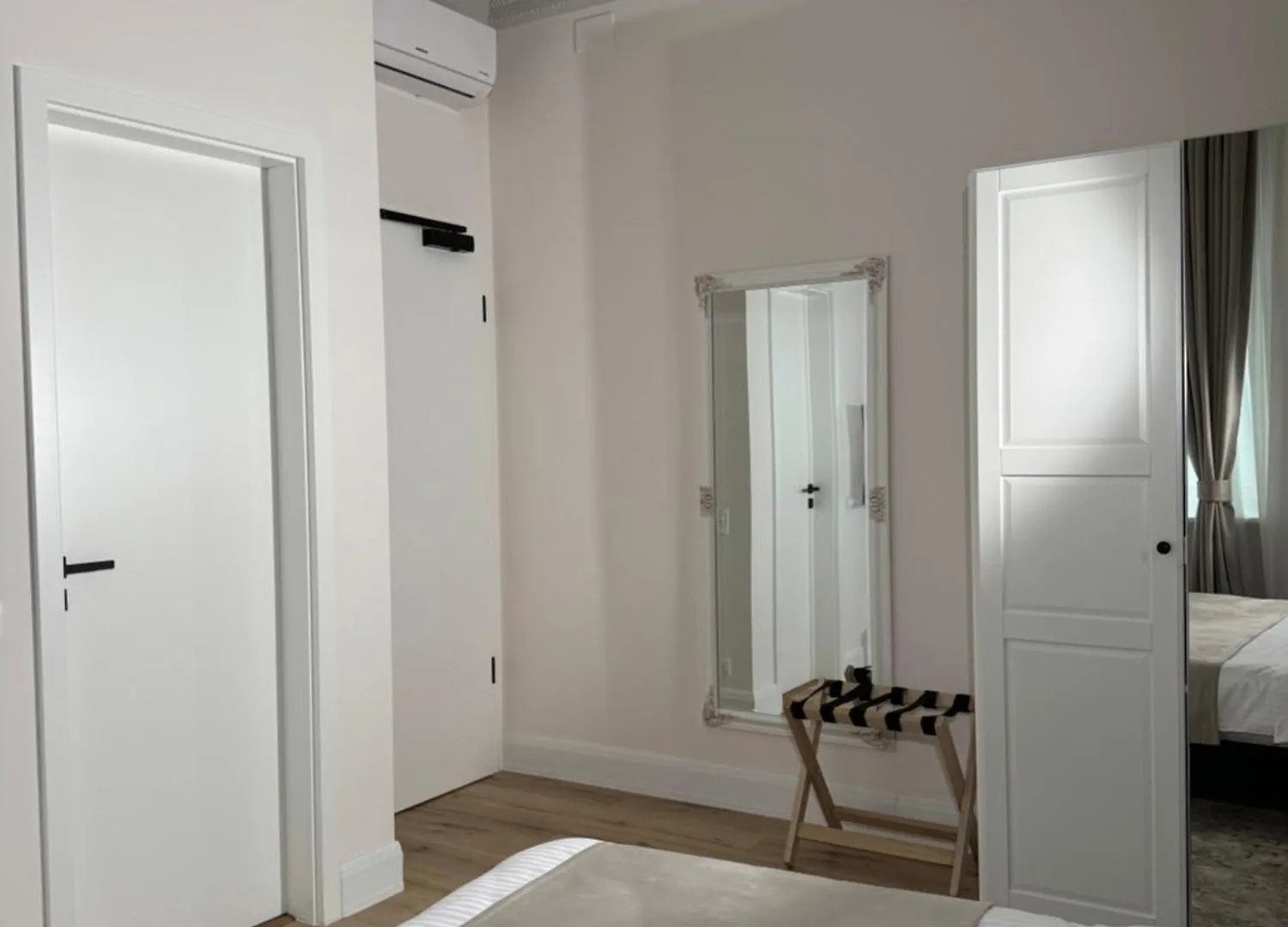Pensjonat House4You - Praporgescu Bukareszt